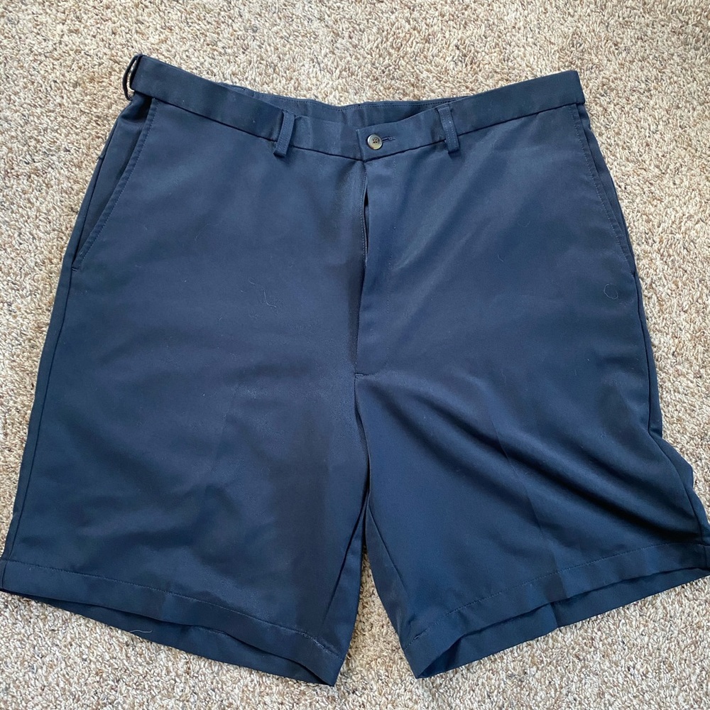 Men’s golf shorts